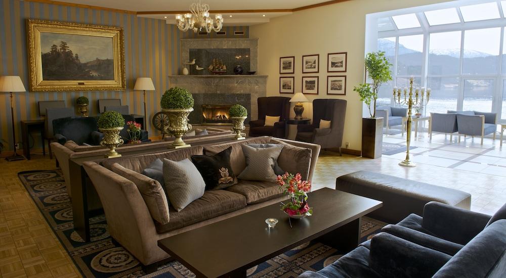 Brakanes Hotel Улвик Екстериор снимка