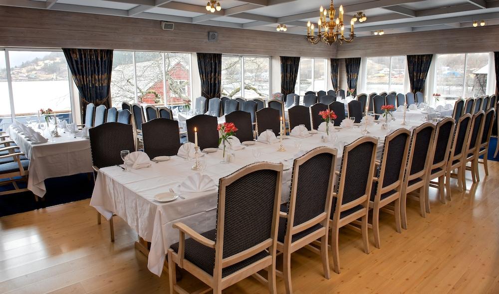 Brakanes Hotel Улвик Екстериор снимка