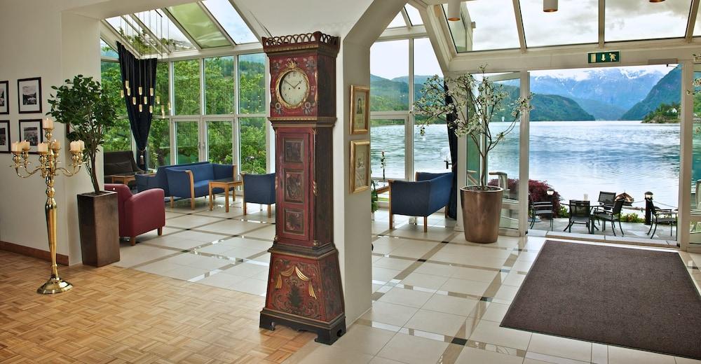 Brakanes Hotel Улвик Екстериор снимка