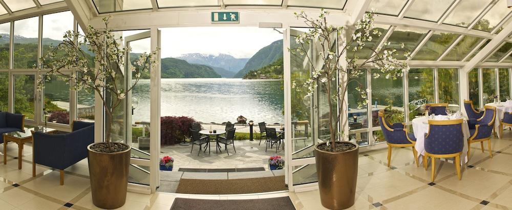 Brakanes Hotel Улвик Екстериор снимка
