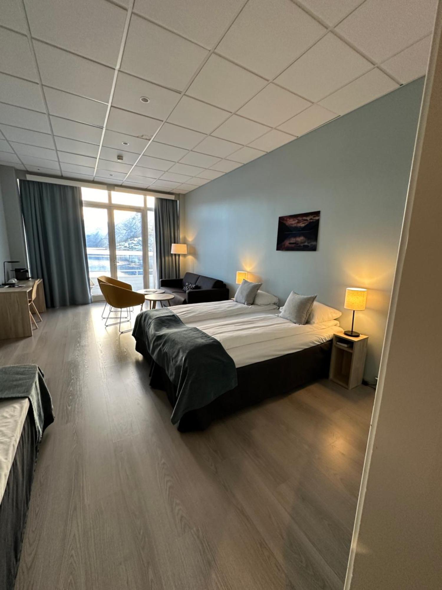 Brakanes Hotel Улвик Екстериор снимка