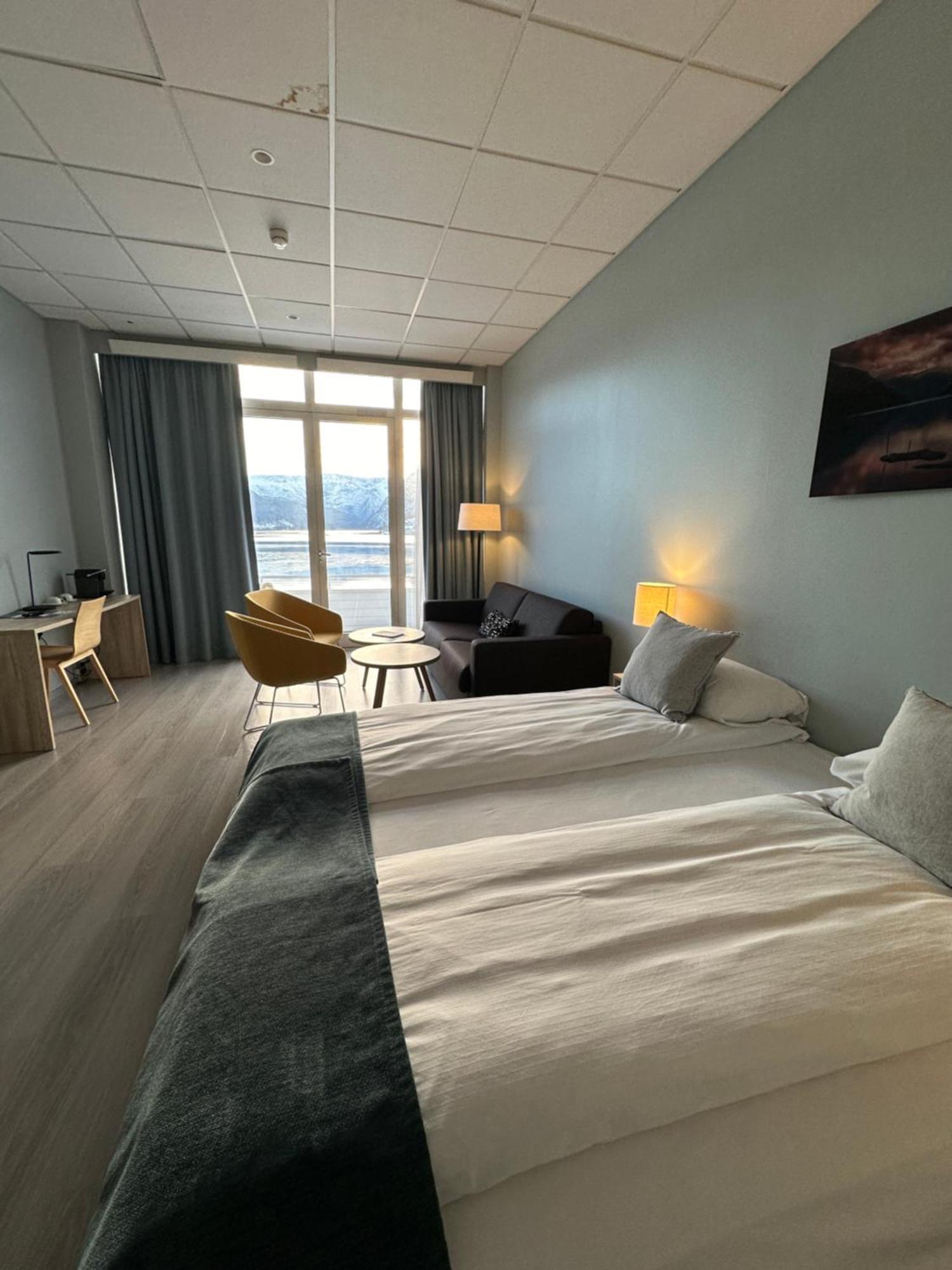 Brakanes Hotel Улвик Екстериор снимка