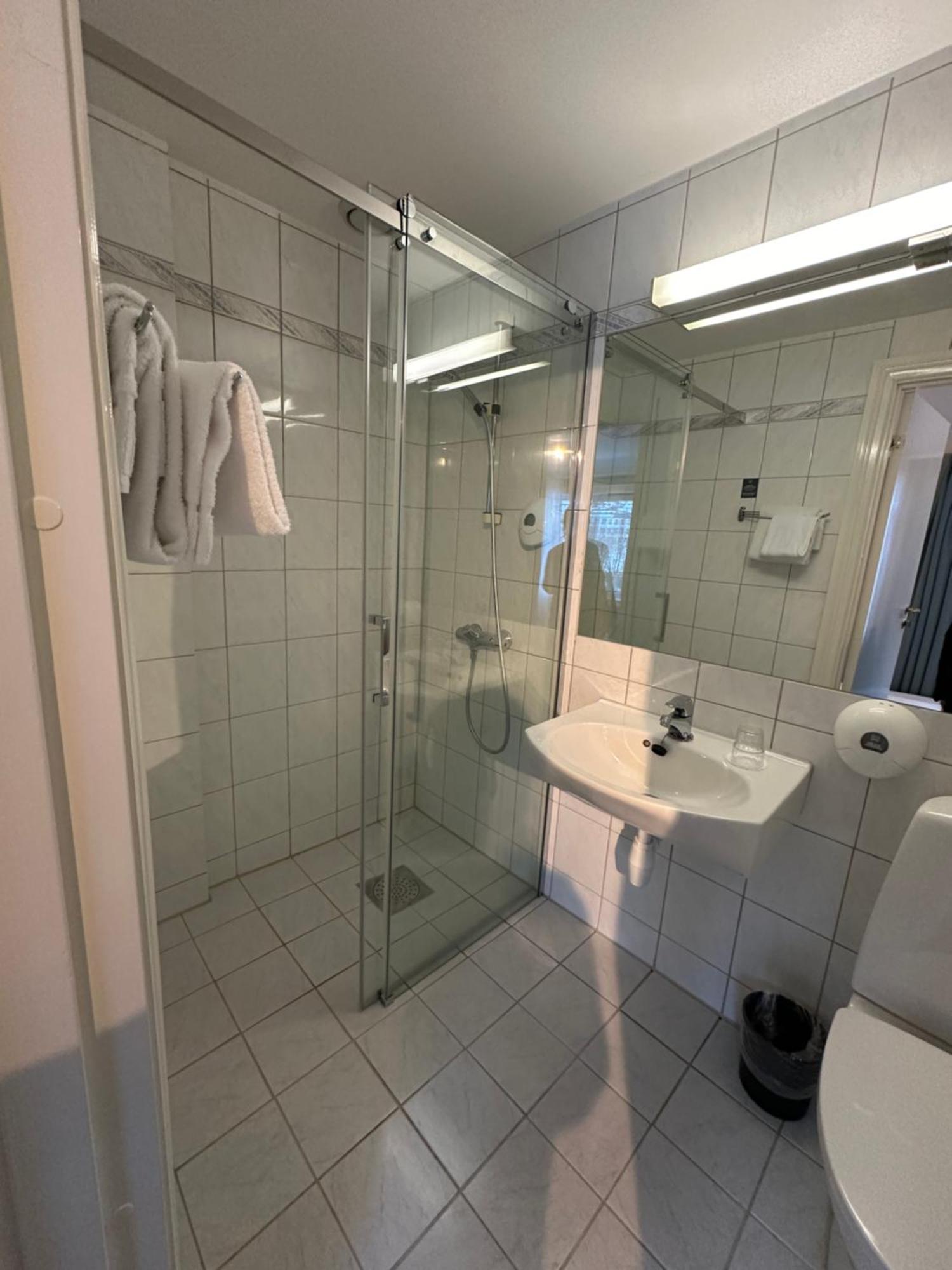 Brakanes Hotel Улвик Екстериор снимка