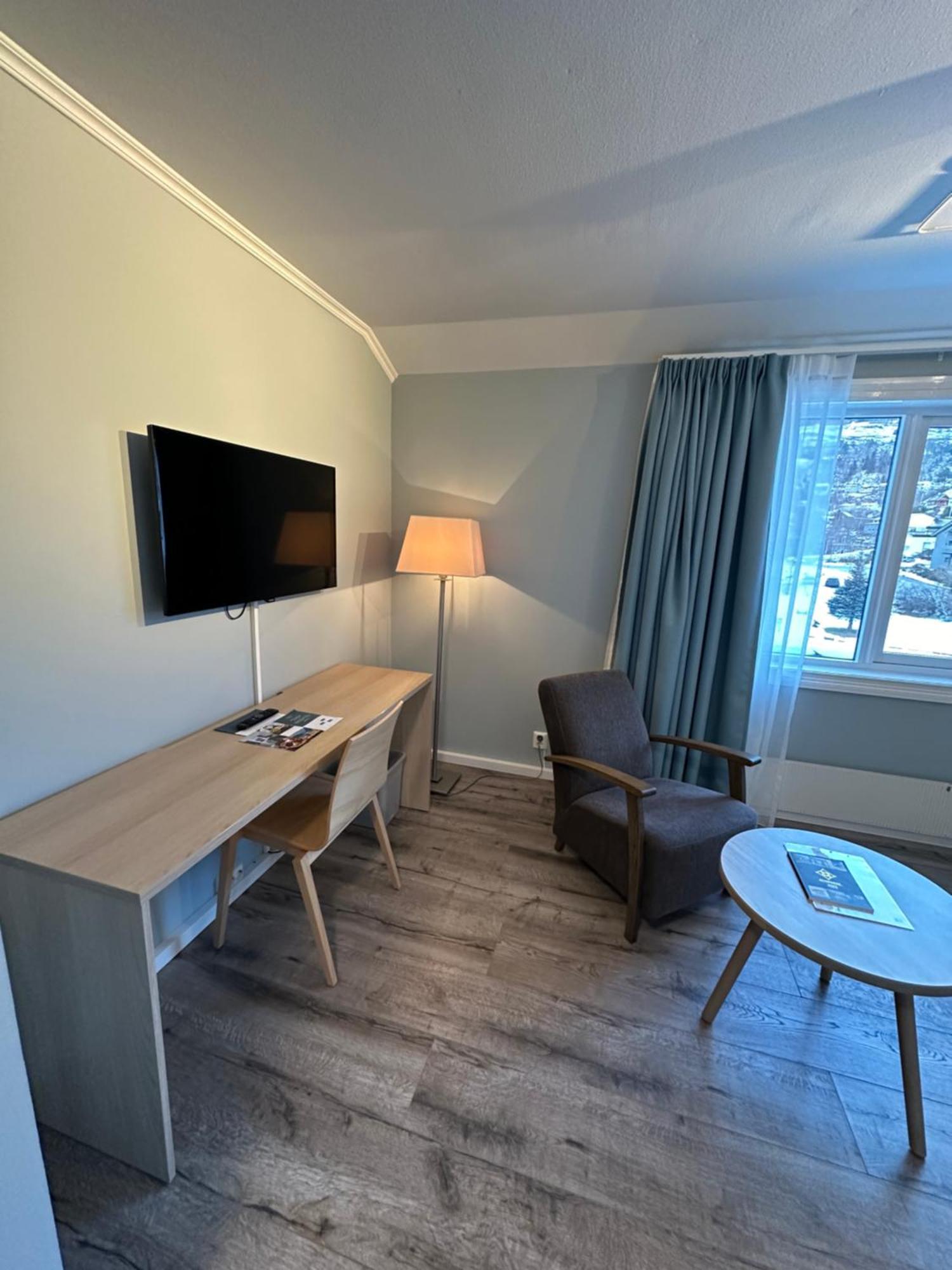 Brakanes Hotel Улвик Екстериор снимка