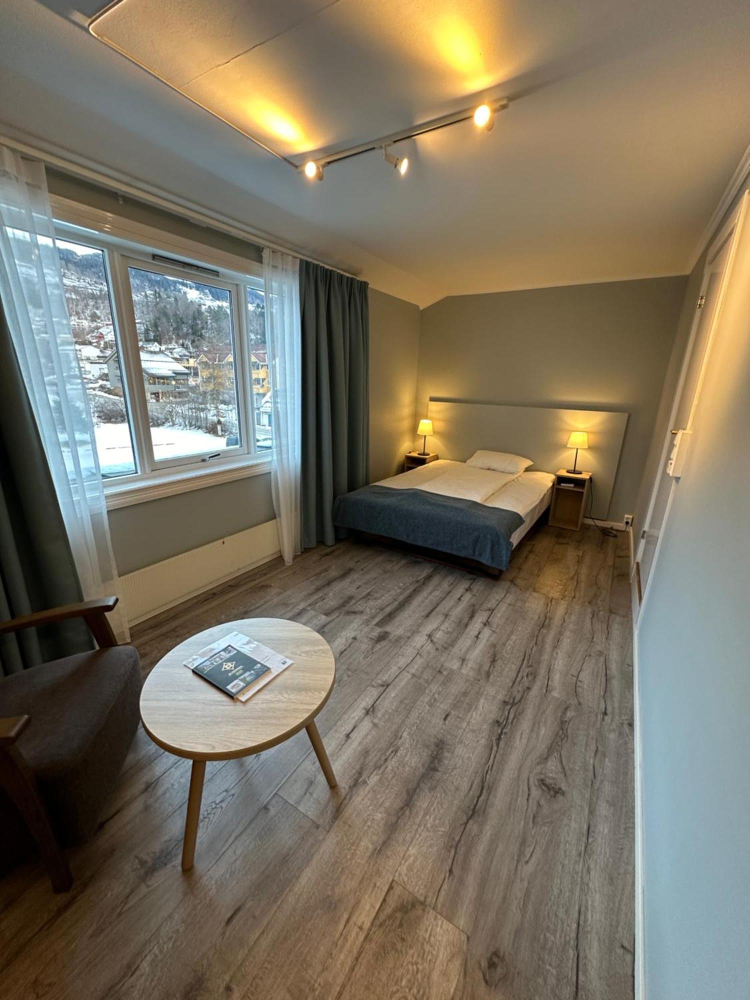 Brakanes Hotel Улвик Екстериор снимка
