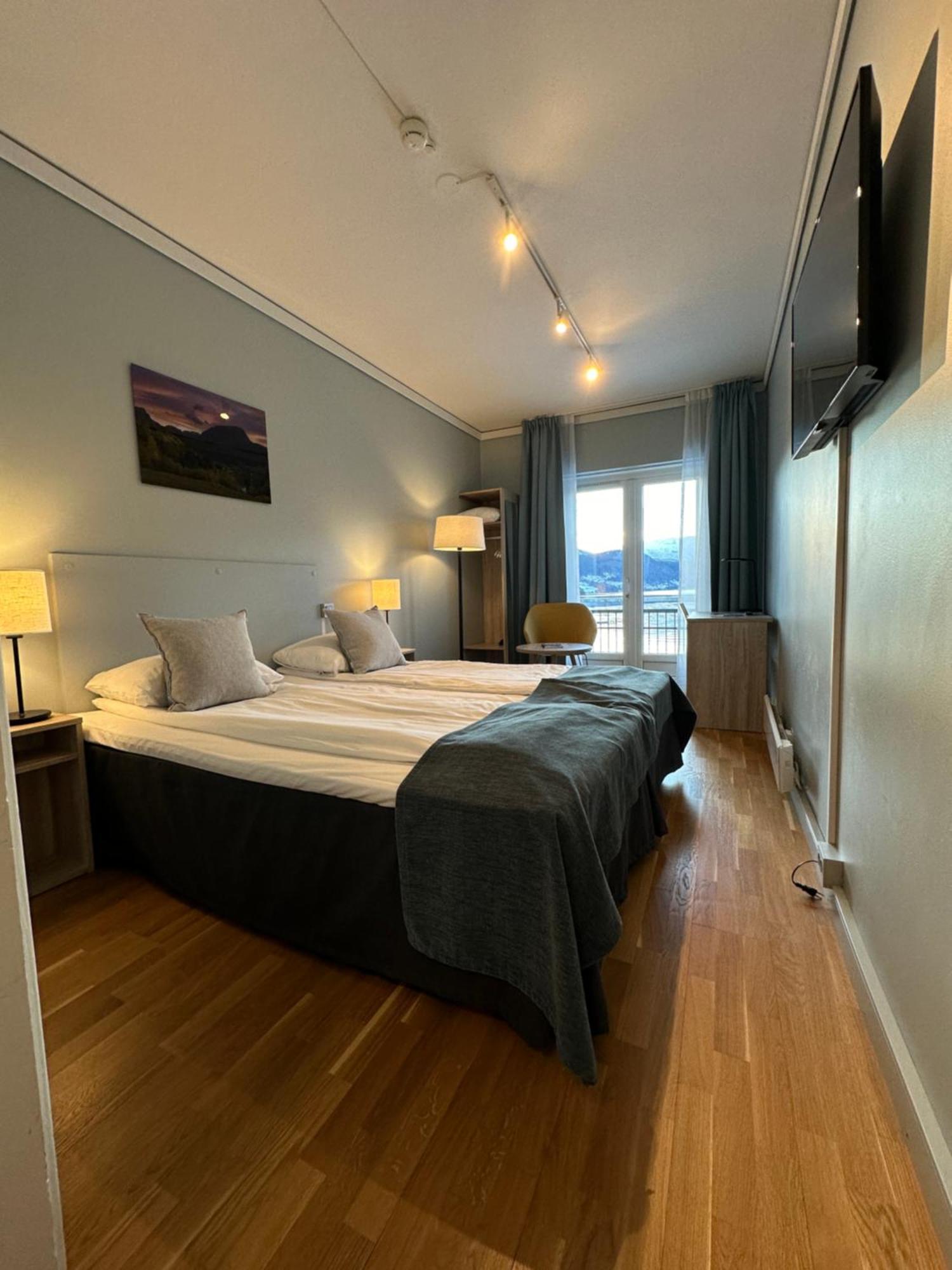 Brakanes Hotel Улвик Екстериор снимка