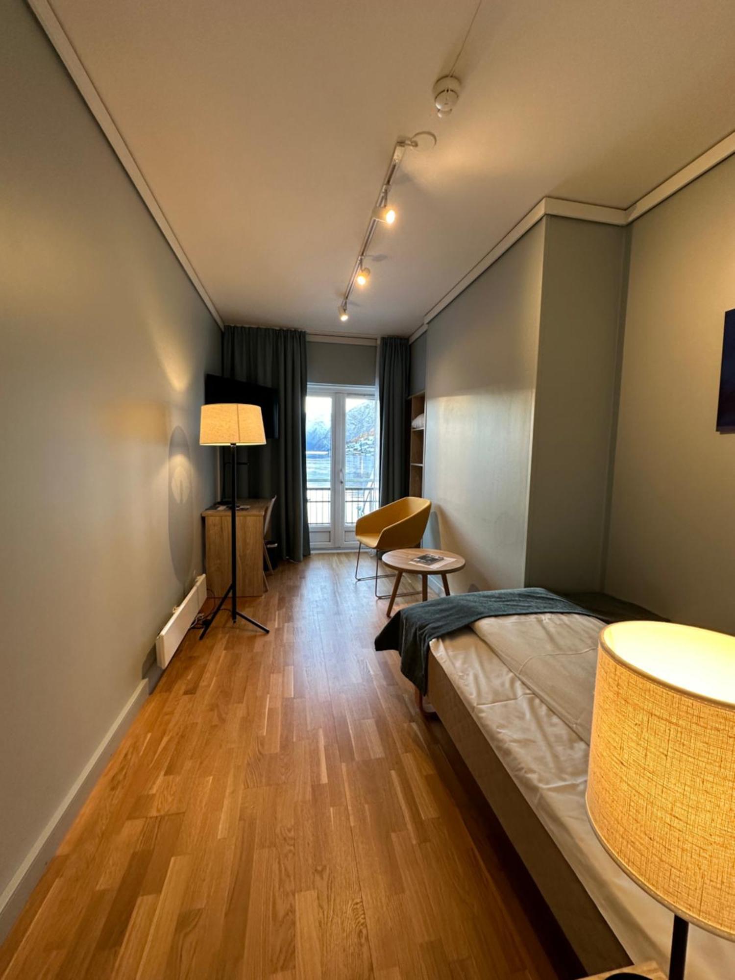 Brakanes Hotel Улвик Екстериор снимка