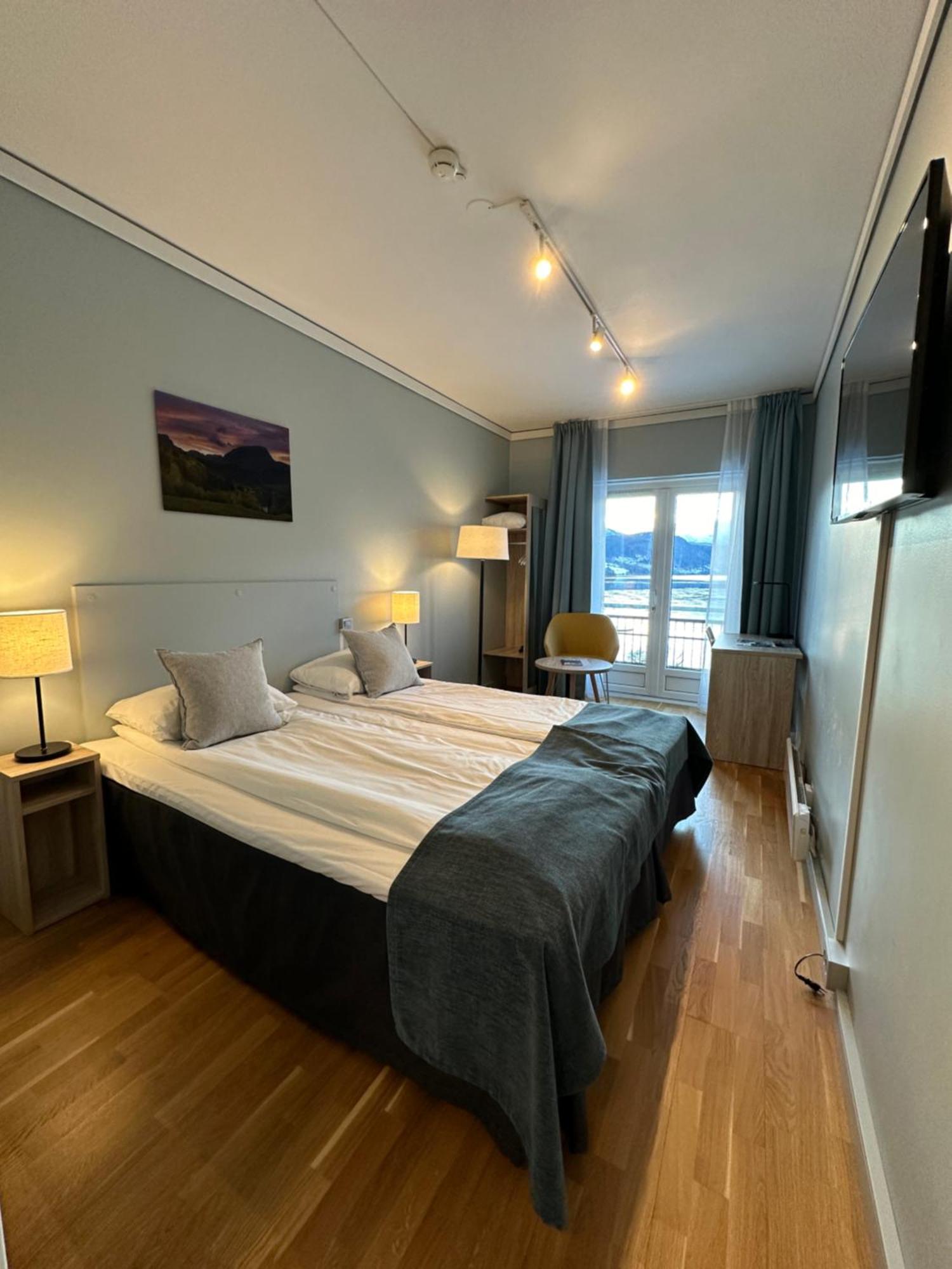 Brakanes Hotel Улвик Екстериор снимка