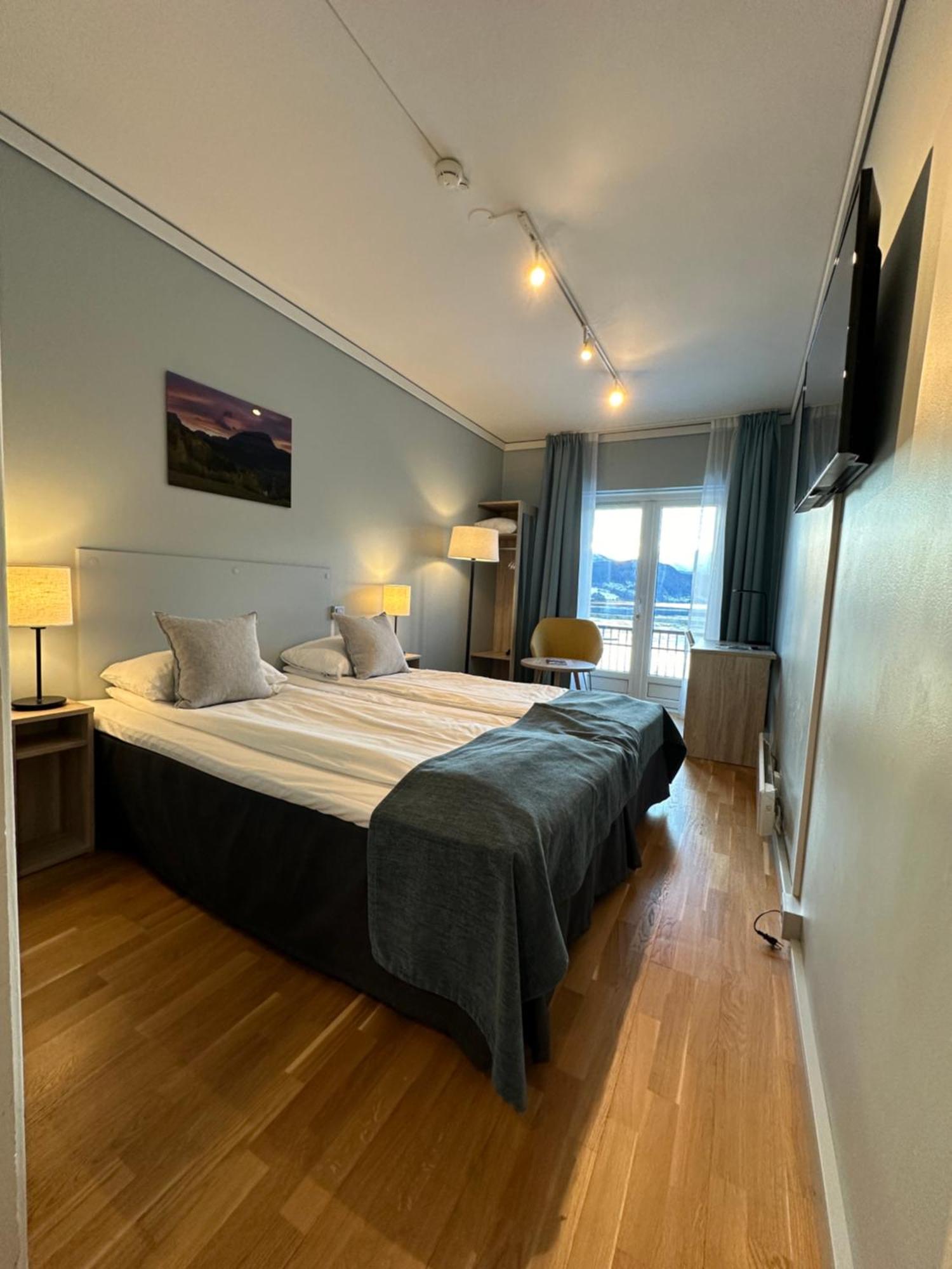 Brakanes Hotel Улвик Екстериор снимка