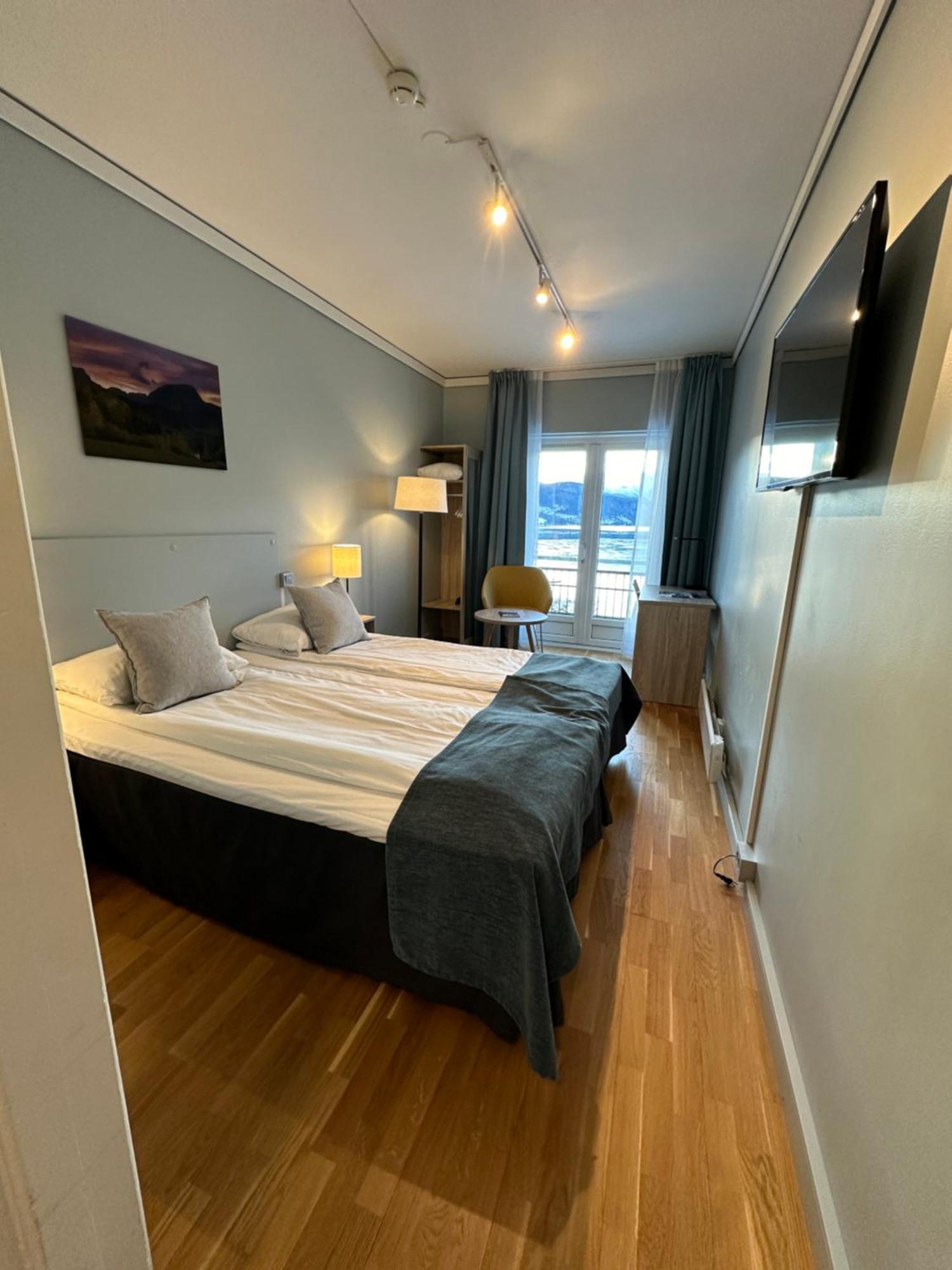 Brakanes Hotel Улвик Екстериор снимка