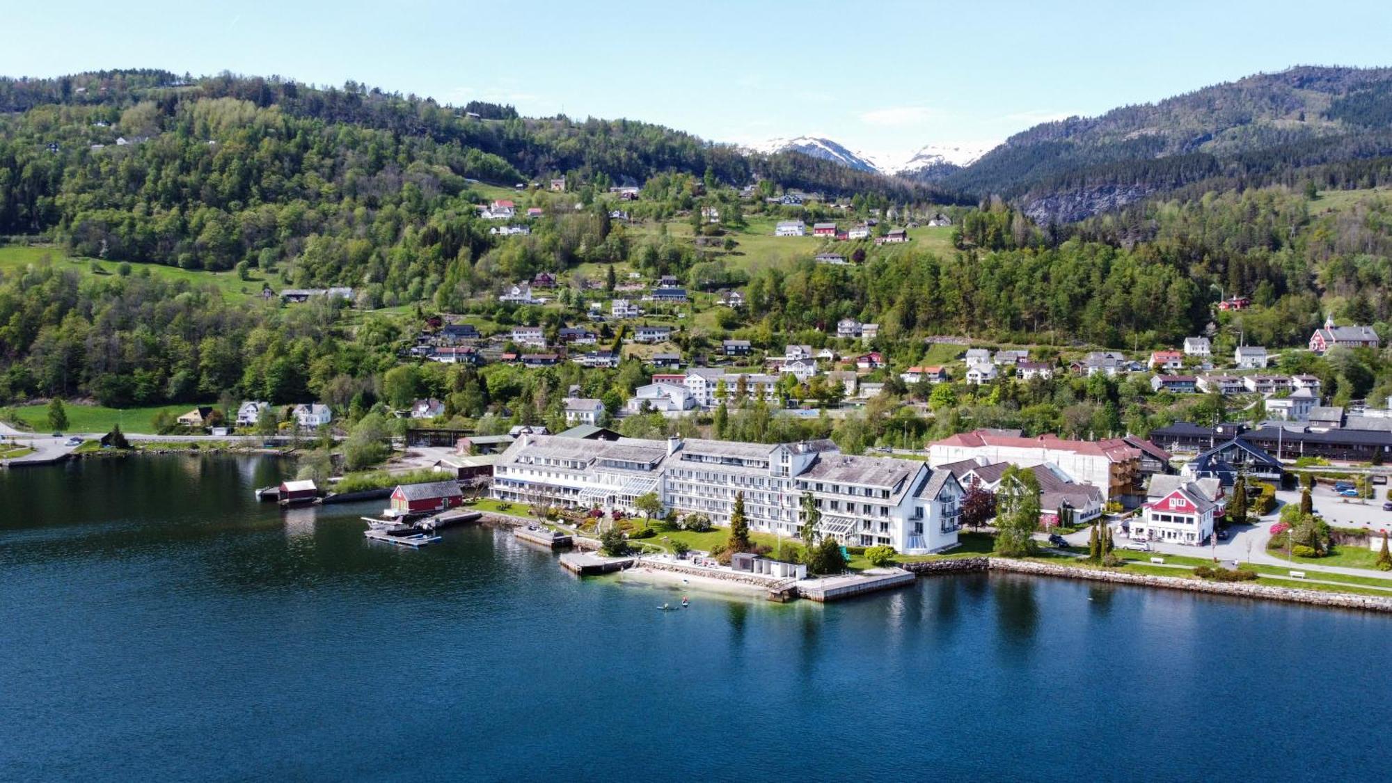 Brakanes Hotel Улвик Екстериор снимка